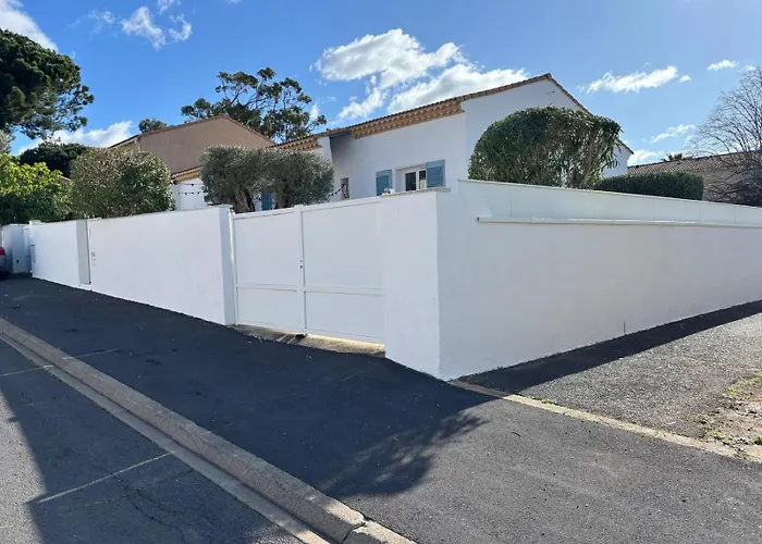 Belle Spacieuse Avec Piscine Privee, Semi Climatisee- 10 Couchages, Wifi, Proche Canal Du Midi Et A 4 Km De La Lxpin7 * Portiragnes